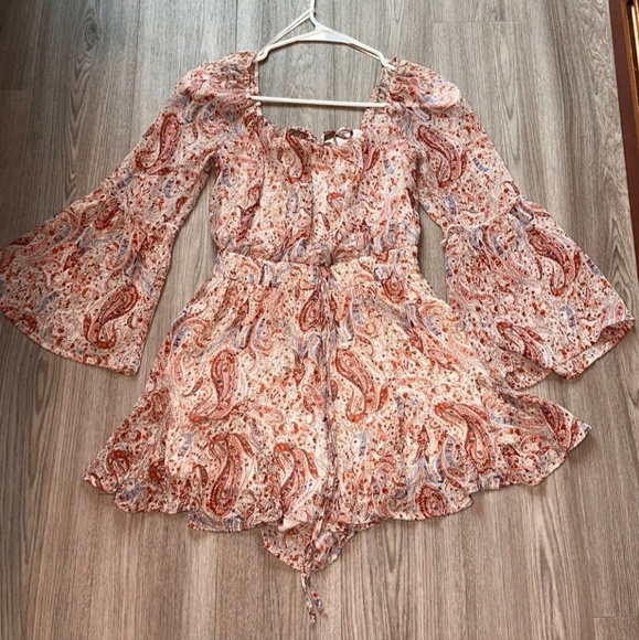 NWT Francesca's Paisley Flair Sleeve Romper - Picture 1 of 5